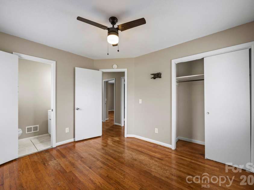 219 Dixon Drive, Columbia, SC 29203.  MLS# CAR4368087, YatesRealty ID 10040. 