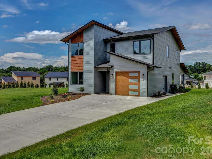79 Scott Meadows Drive, Asheville, NC 28806.  MLS# CAR4367506, YatesRealty ID 10041. 