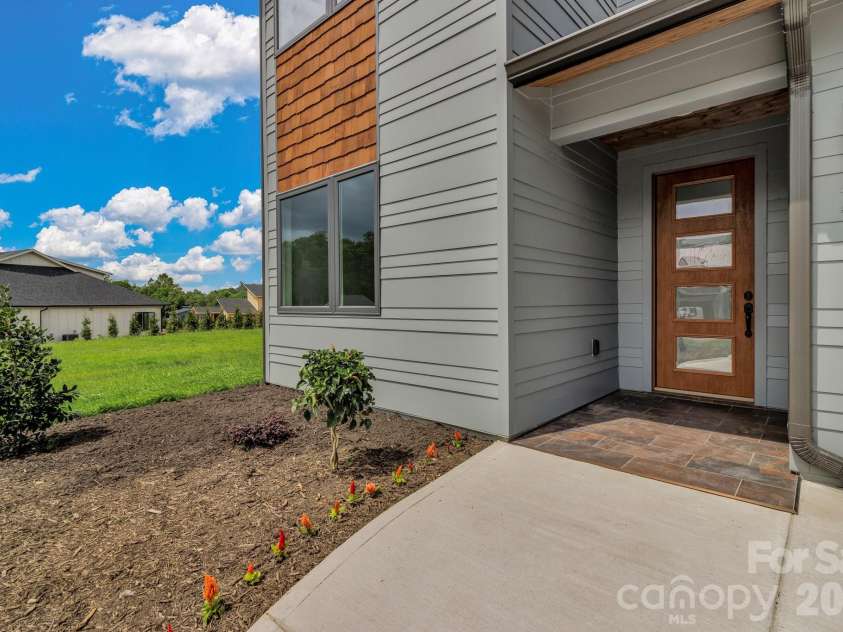 79 Scott Meadows Drive, Asheville, NC 28806.  MLS# CAR4367506, YatesRealty ID 10041. 