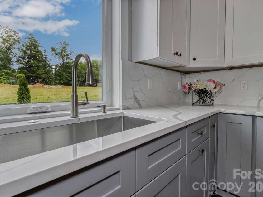 79 Scott Meadows Drive, Asheville, NC 28806.  MLS# CAR4367506, YatesRealty ID 10041. 
