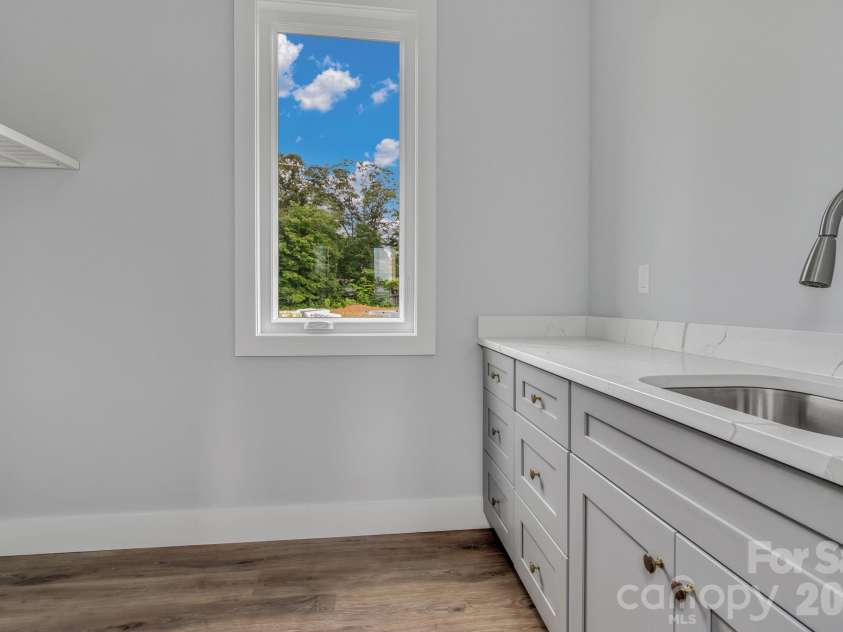 79 Scott Meadows Drive, Asheville, NC 28806.  MLS# CAR4367506, YatesRealty ID 10041. 
