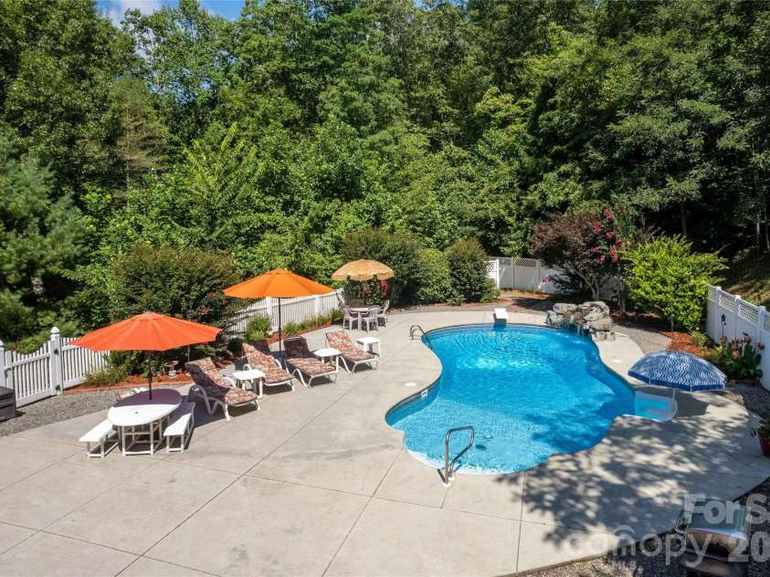 112 Hawks Nest Ridge, Cullowhee, NC 28723.  MLS# CAR4362759, YatesRealty ID 10045. 