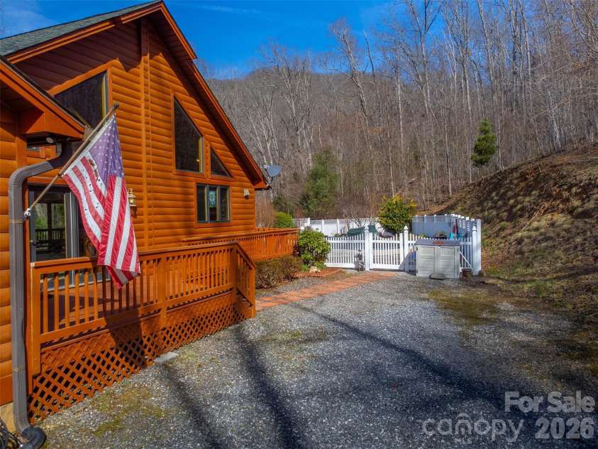 112 Hawks Nest Ridge, Cullowhee, NC 28723.  MLS# CAR4362759, YatesRealty ID 10045. 