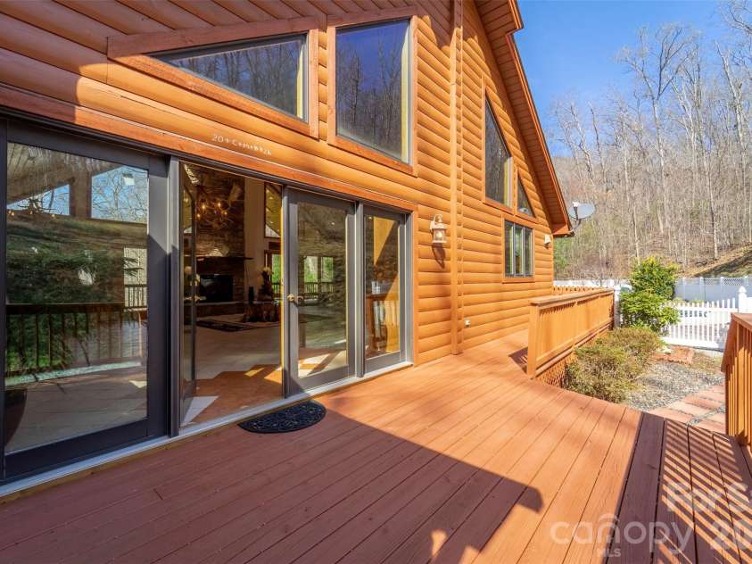 112 Hawks Nest Ridge, Cullowhee, NC 28723.  MLS# CAR4362759, YatesRealty ID 10045. 