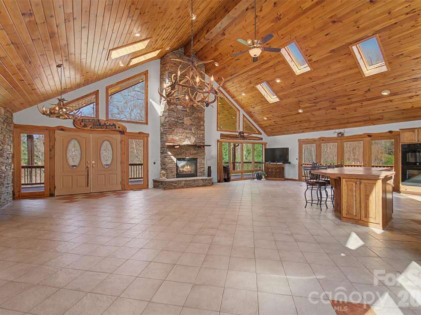 112 Hawks Nest Ridge, Cullowhee, NC 28723.  MLS# CAR4362759, YatesRealty ID 10045. 