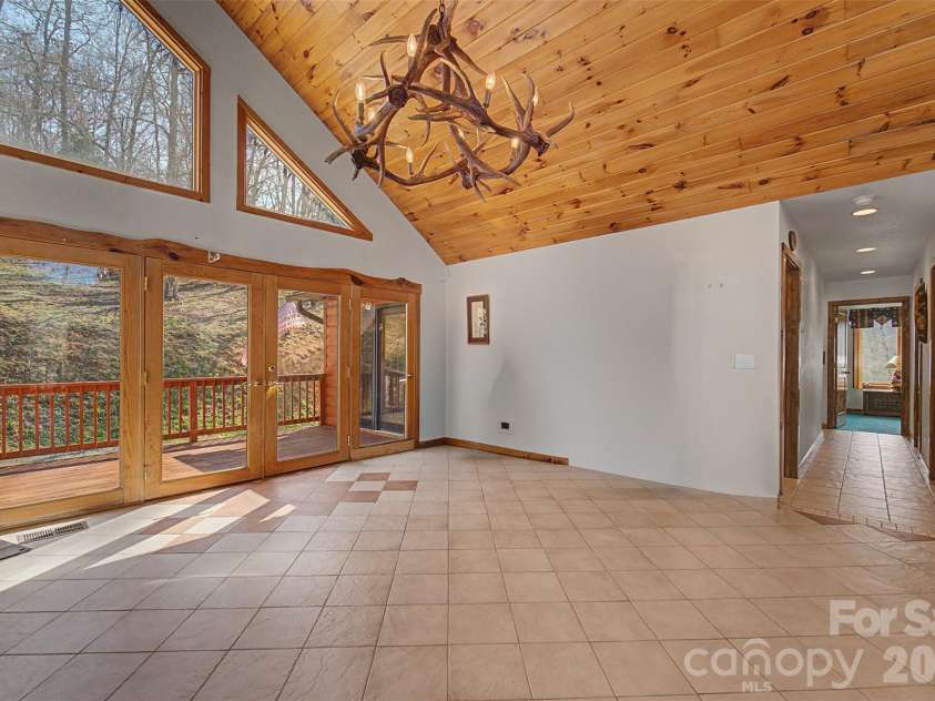112 Hawks Nest Ridge, Cullowhee, NC 28723.  MLS# CAR4362759, YatesRealty ID 10045. 