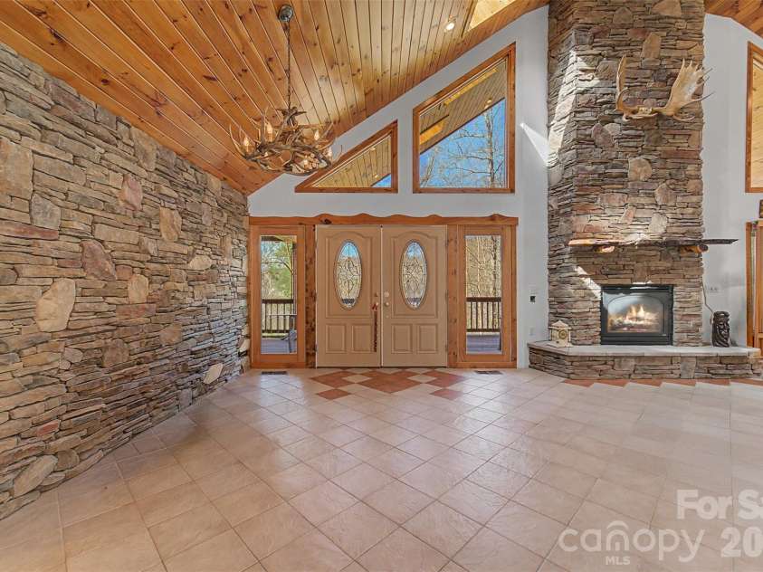 112 Hawks Nest Ridge, Cullowhee, NC 28723.  MLS# CAR4362759, YatesRealty ID 10045. 