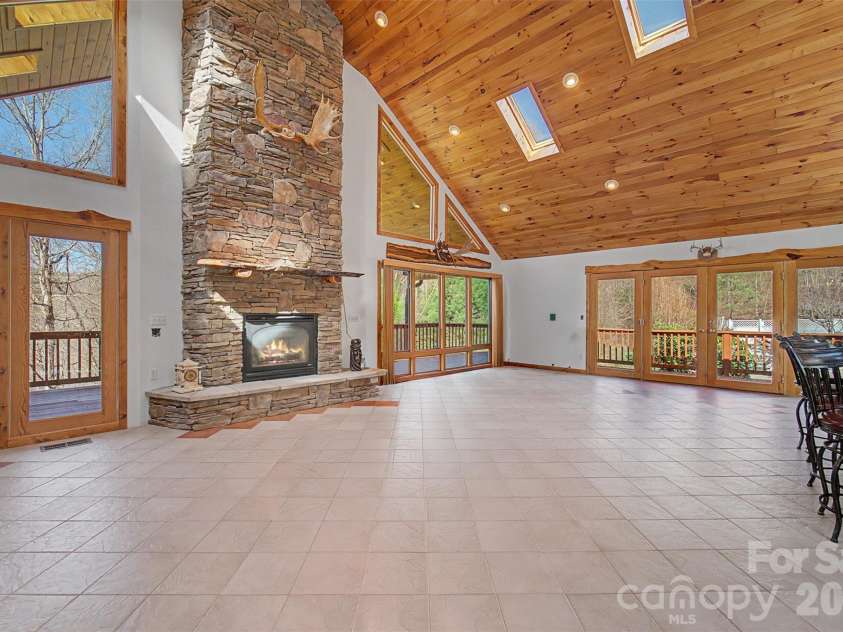 112 Hawks Nest Ridge, Cullowhee, NC 28723.  MLS# CAR4362759, YatesRealty ID 10045. 