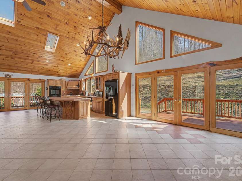 112 Hawks Nest Ridge, Cullowhee, NC 28723.  MLS# CAR4362759, YatesRealty ID 10045. 