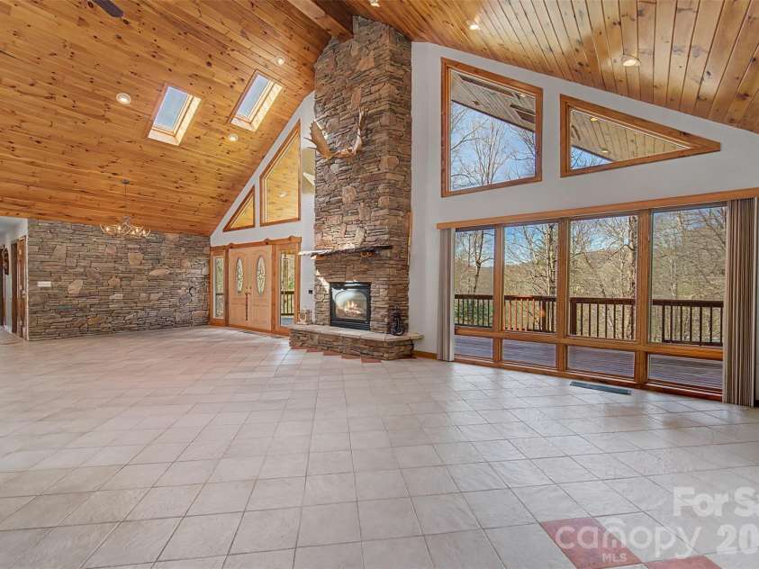 112 Hawks Nest Ridge, Cullowhee, NC 28723.  MLS# CAR4362759, YatesRealty ID 10045. 