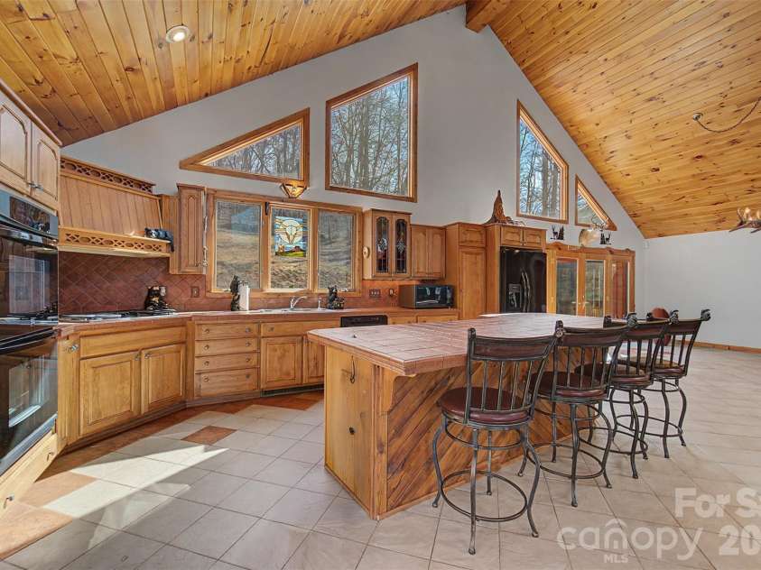 112 Hawks Nest Ridge, Cullowhee, NC 28723.  MLS# CAR4362759, YatesRealty ID 10045. 