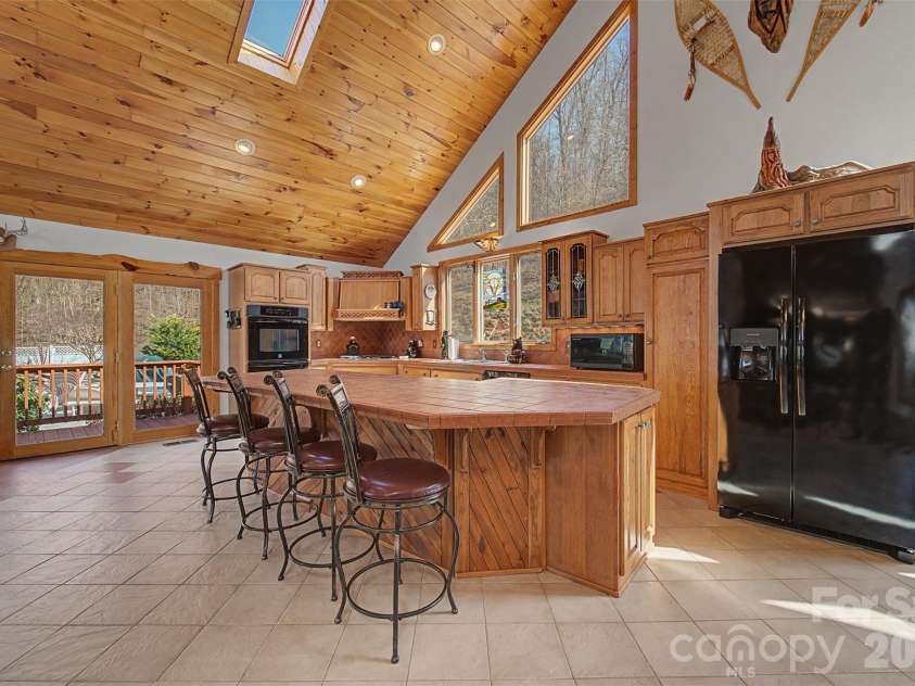 112 Hawks Nest Ridge, Cullowhee, NC 28723.  MLS# CAR4362759, YatesRealty ID 10045. 