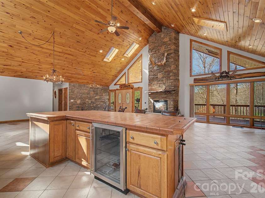 112 Hawks Nest Ridge, Cullowhee, NC 28723.  MLS# CAR4362759, YatesRealty ID 10045. 