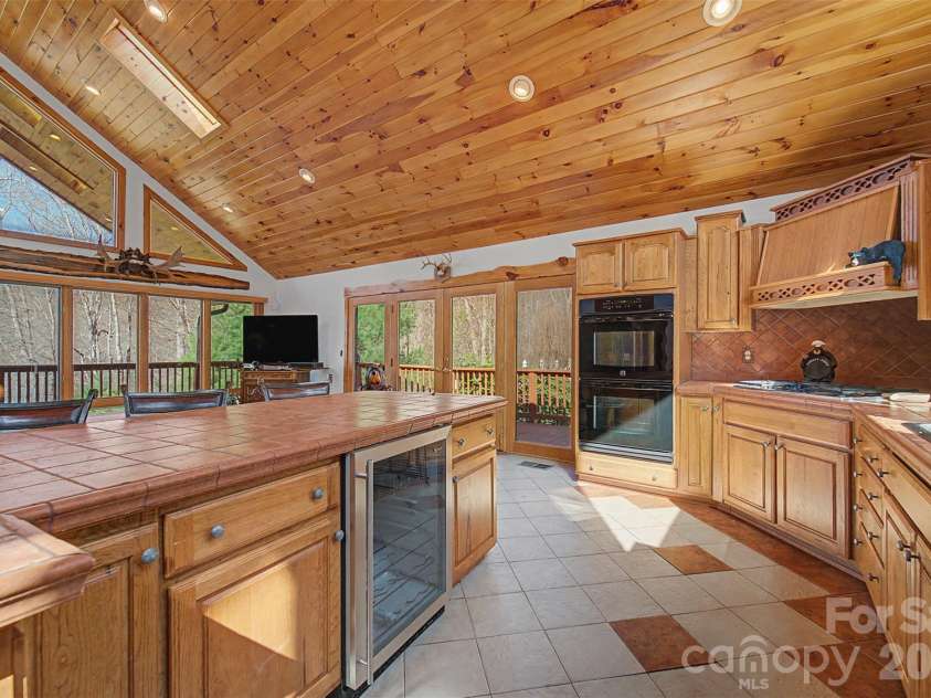 112 Hawks Nest Ridge, Cullowhee, NC 28723.  MLS# CAR4362759, YatesRealty ID 10045. 