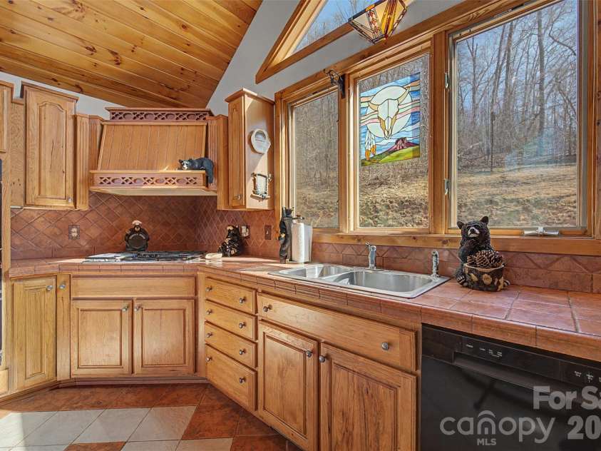 112 Hawks Nest Ridge, Cullowhee, NC 28723.  MLS# CAR4362759, YatesRealty ID 10045. 