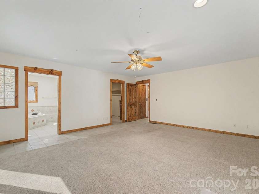 112 Hawks Nest Ridge, Cullowhee, NC 28723.  MLS# CAR4362759, YatesRealty ID 10045. 