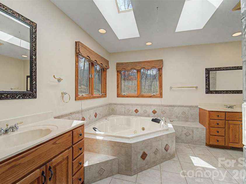 112 Hawks Nest Ridge, Cullowhee, NC 28723.  MLS# CAR4362759, YatesRealty ID 10045. 