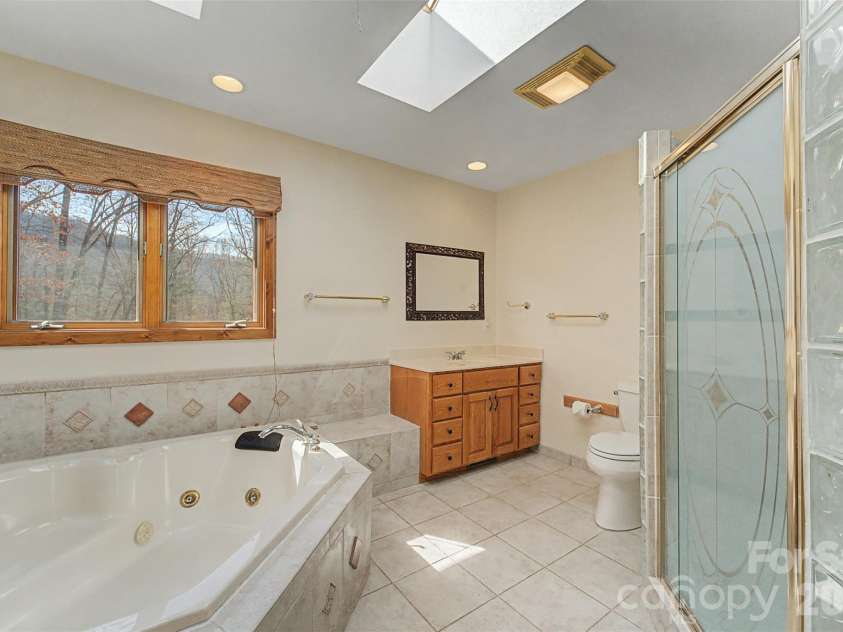 112 Hawks Nest Ridge, Cullowhee, NC 28723.  MLS# CAR4362759, YatesRealty ID 10045. 