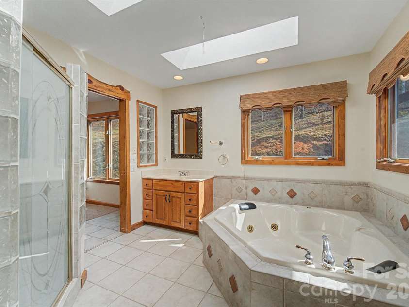 112 Hawks Nest Ridge, Cullowhee, NC 28723.  MLS# CAR4362759, YatesRealty ID 10045. 