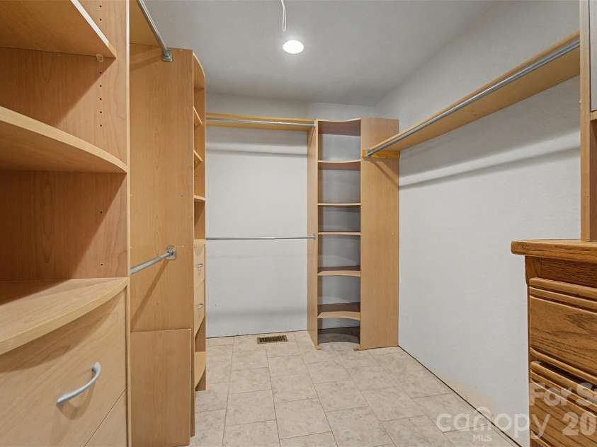 112 Hawks Nest Ridge, Cullowhee, NC 28723.  MLS# CAR4362759, YatesRealty ID 10045. 