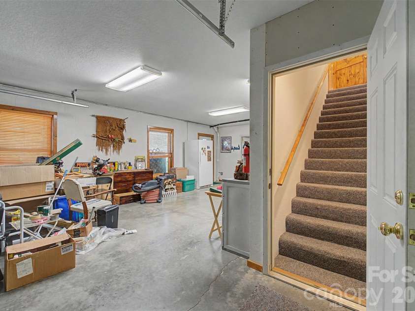 112 Hawks Nest Ridge, Cullowhee, NC 28723.  MLS# CAR4362759, YatesRealty ID 10045. 