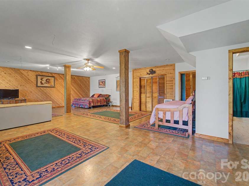 112 Hawks Nest Ridge, Cullowhee, NC 28723.  MLS# CAR4362759, YatesRealty ID 10045. 