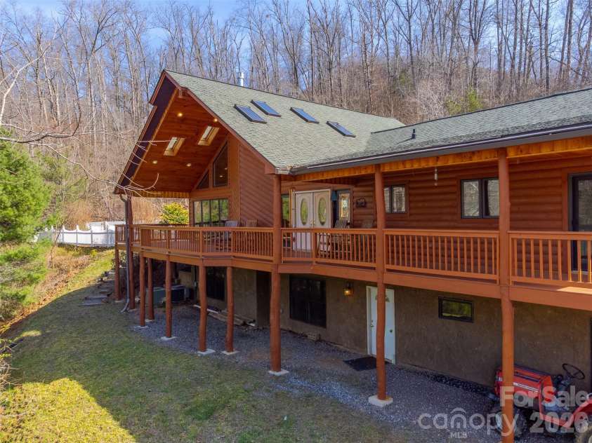 112 Hawks Nest Ridge, Cullowhee, NC 28723.  MLS# CAR4362759, YatesRealty ID 10045. 