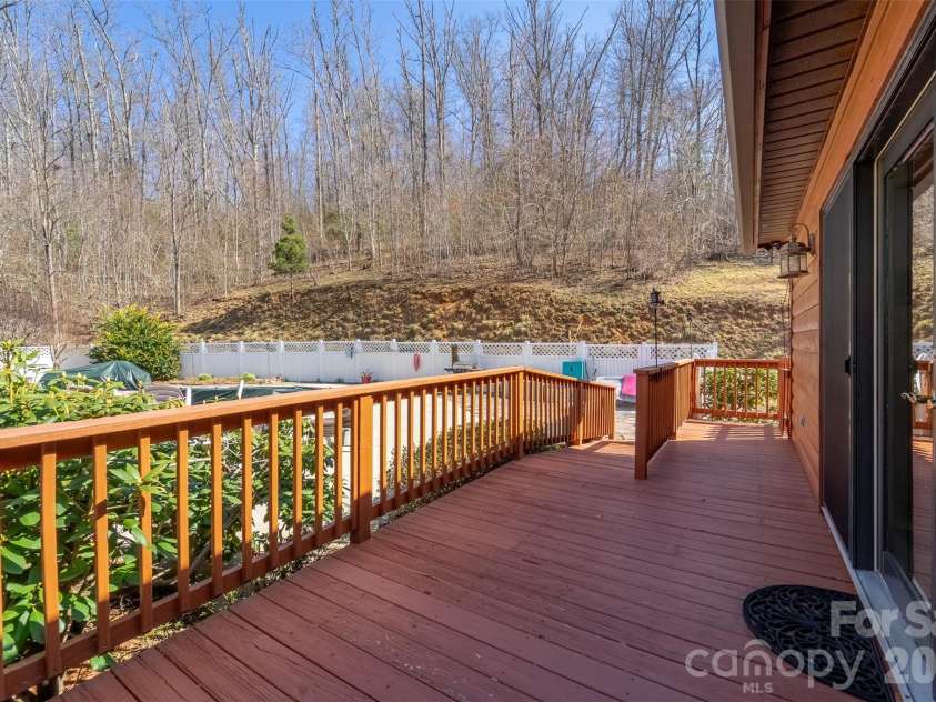 112 Hawks Nest Ridge, Cullowhee, NC 28723.  MLS# CAR4362759, YatesRealty ID 10045. 