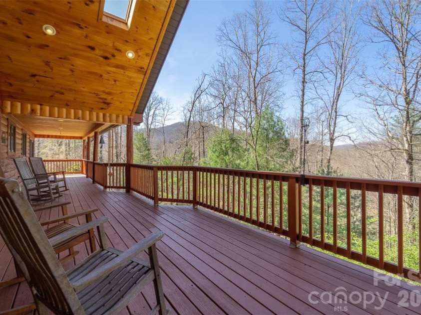 112 Hawks Nest Ridge, Cullowhee, NC 28723.  MLS# CAR4362759, YatesRealty ID 10045. 