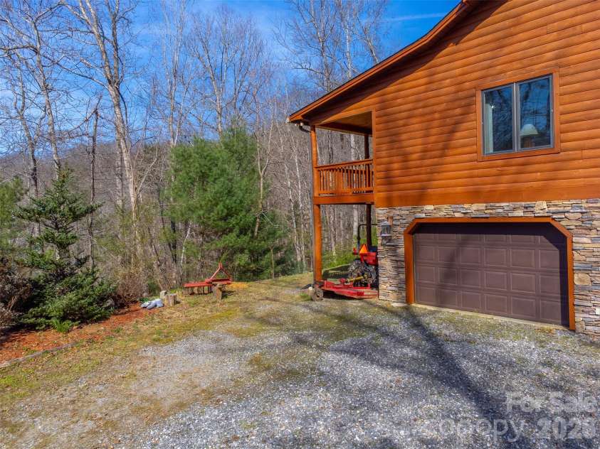 112 Hawks Nest Ridge, Cullowhee, NC 28723.  MLS# CAR4362759, YatesRealty ID 10045. 