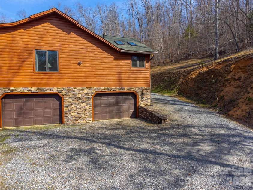 112 Hawks Nest Ridge, Cullowhee, NC 28723.  MLS# CAR4362759, YatesRealty ID 10045. 