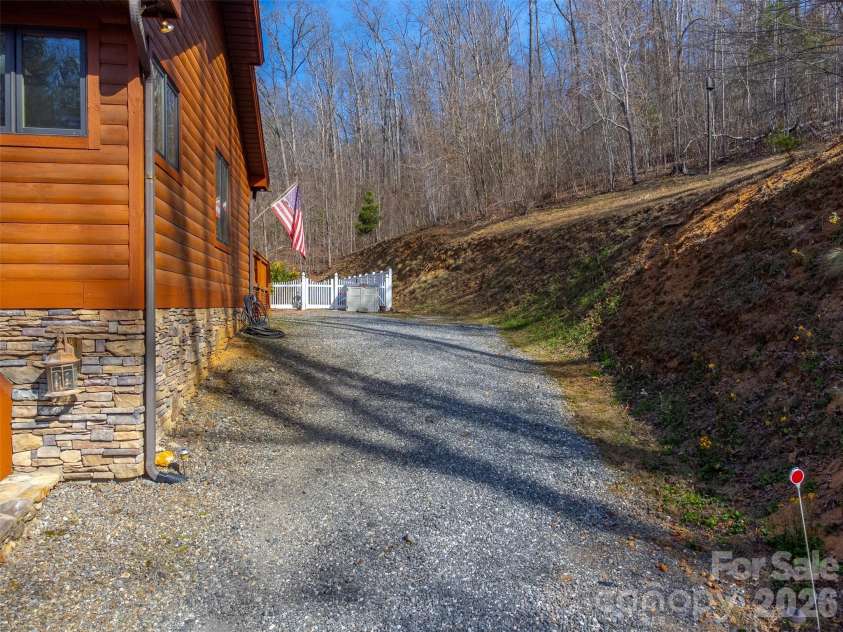 112 Hawks Nest Ridge, Cullowhee, NC 28723.  MLS# CAR4362759, YatesRealty ID 10045. 