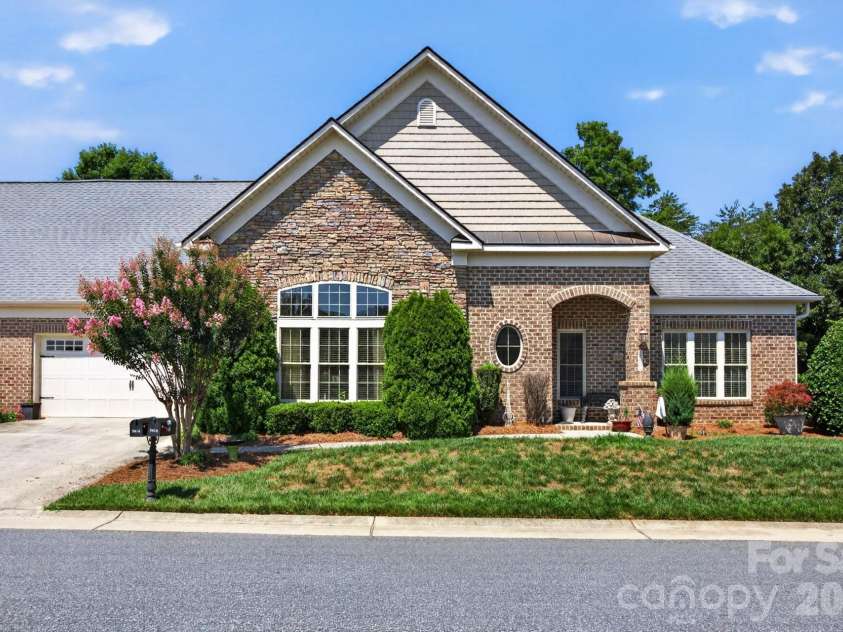 5416 Ggo Drive, Greensboro, NC 27406.  MLS# CAR4368131, YatesRealty ID 10046. 