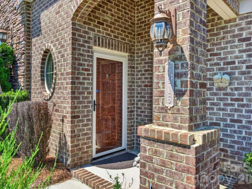 5416 Ggo Drive, Greensboro, NC 27406.  MLS# CAR4368131, YatesRealty ID 10046. 