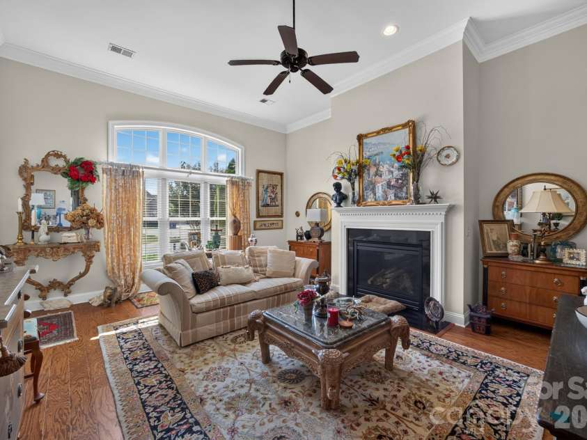 5416 Ggo Drive, Greensboro, NC 27406.  MLS# CAR4368131, YatesRealty ID 10046. 