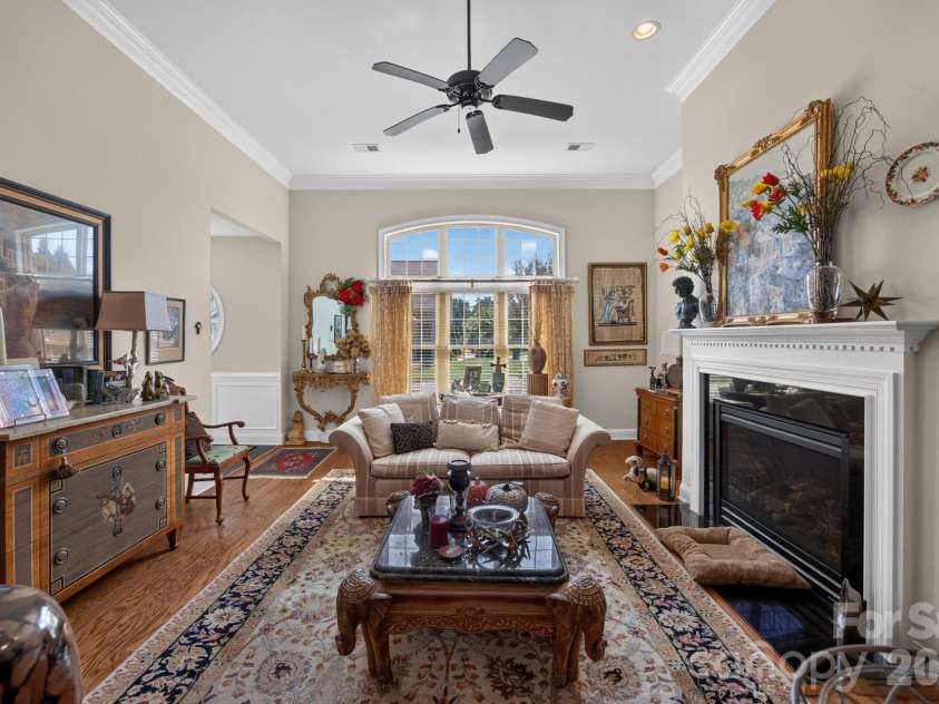 5416 Ggo Drive, Greensboro, NC 27406.  MLS# CAR4368131, YatesRealty ID 10046. 