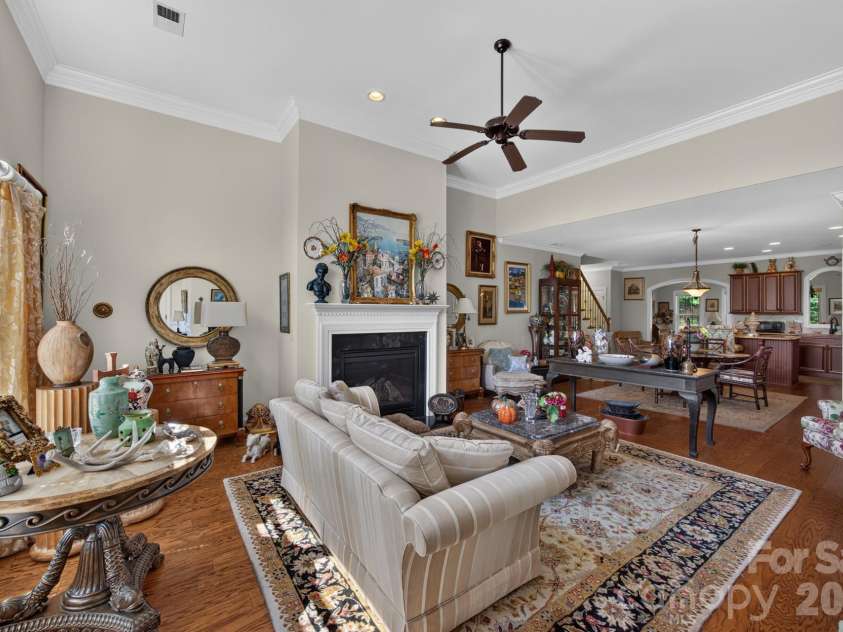 5416 Ggo Drive, Greensboro, NC 27406.  MLS# CAR4368131, YatesRealty ID 10046. 
