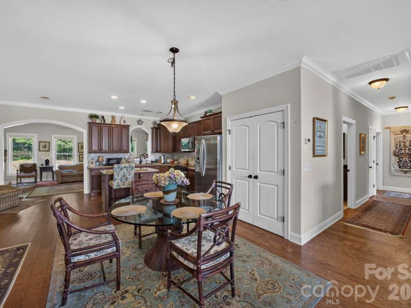 5416 Ggo Drive, Greensboro, NC 27406.  MLS# CAR4368131, YatesRealty ID 10046. 