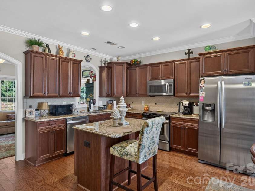 5416 Ggo Drive, Greensboro, NC 27406.  MLS# CAR4368131, YatesRealty ID 10046. 
