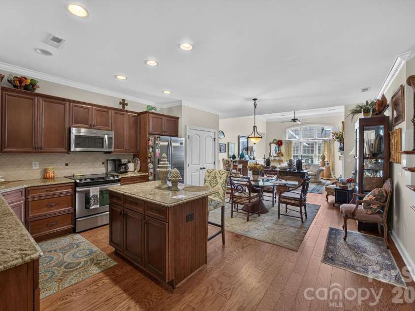 5416 Ggo Drive, Greensboro, NC 27406.  MLS# CAR4368131, YatesRealty ID 10046. 