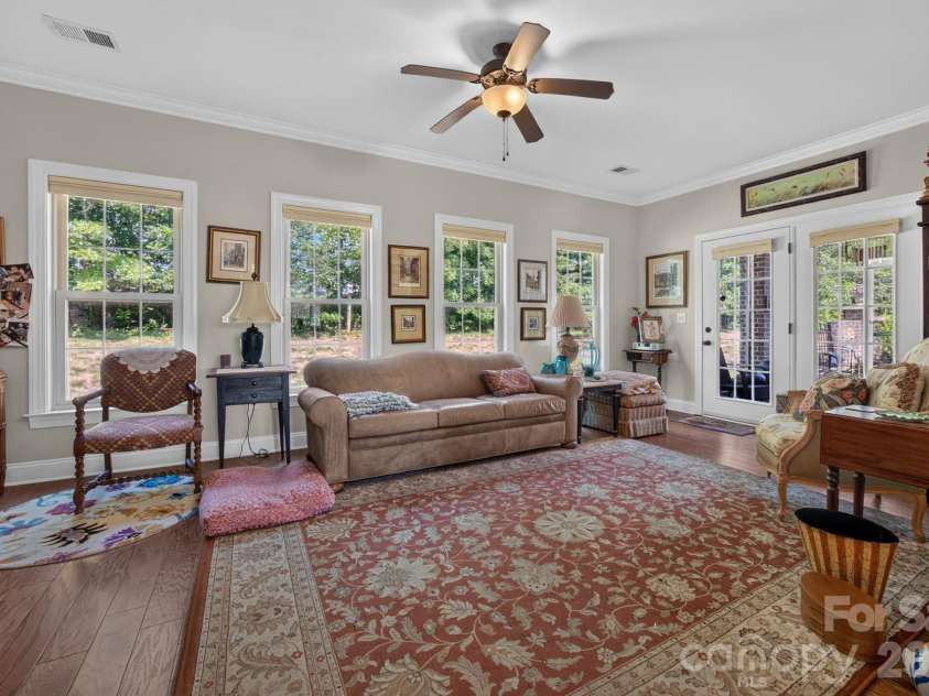 5416 Ggo Drive, Greensboro, NC 27406.  MLS# CAR4368131, YatesRealty ID 10046. 