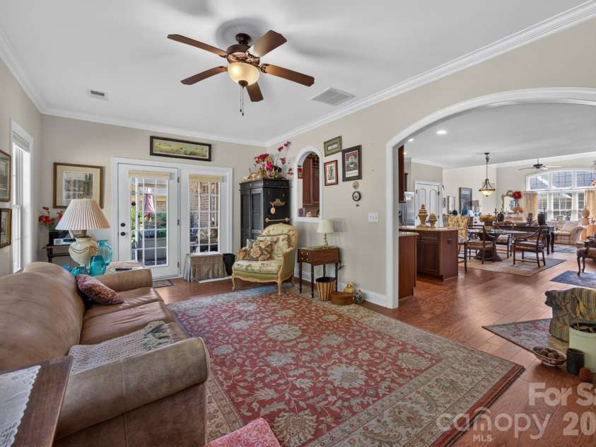 5416 Ggo Drive, Greensboro, NC 27406.  MLS# CAR4368131, YatesRealty ID 10046. 
