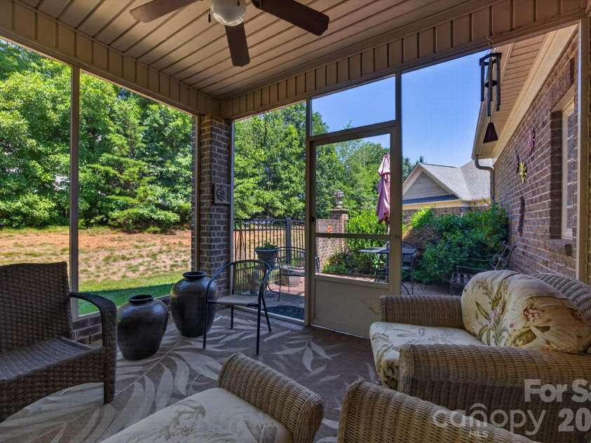 5416 Ggo Drive, Greensboro, NC 27406.  MLS# CAR4368131, YatesRealty ID 10046. 