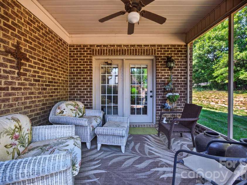 5416 Ggo Drive, Greensboro, NC 27406.  MLS# CAR4368131, YatesRealty ID 10046. 
