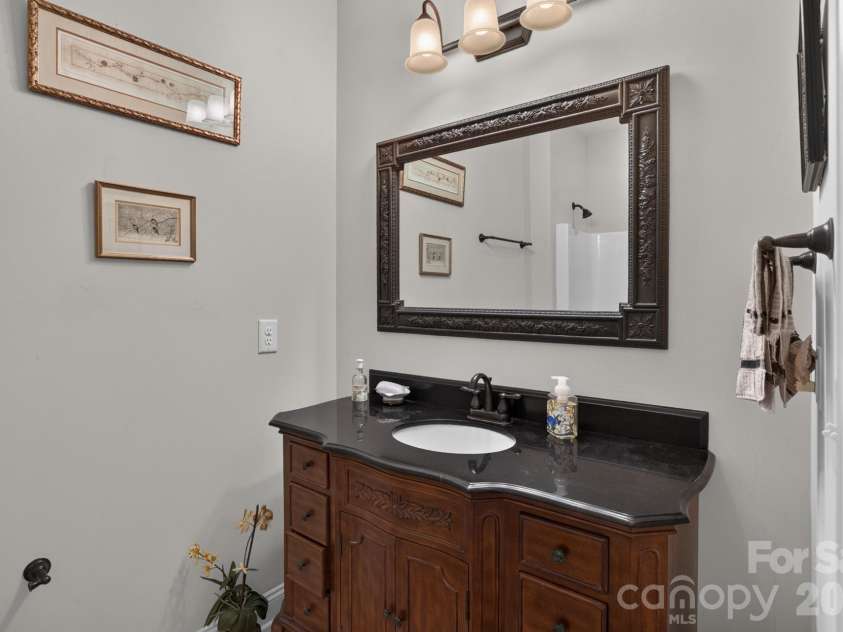 5416 Ggo Drive, Greensboro, NC 27406.  MLS# CAR4368131, YatesRealty ID 10046. 