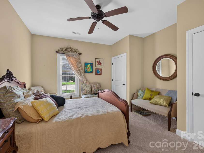 5416 Ggo Drive, Greensboro, NC 27406.  MLS# CAR4368131, YatesRealty ID 10046. 