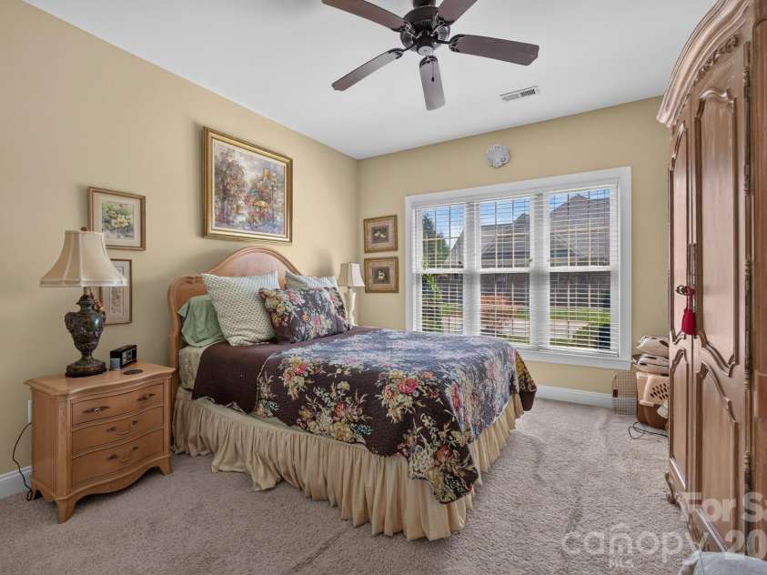 5416 Ggo Drive, Greensboro, NC 27406.  MLS# CAR4368131, YatesRealty ID 10046. 