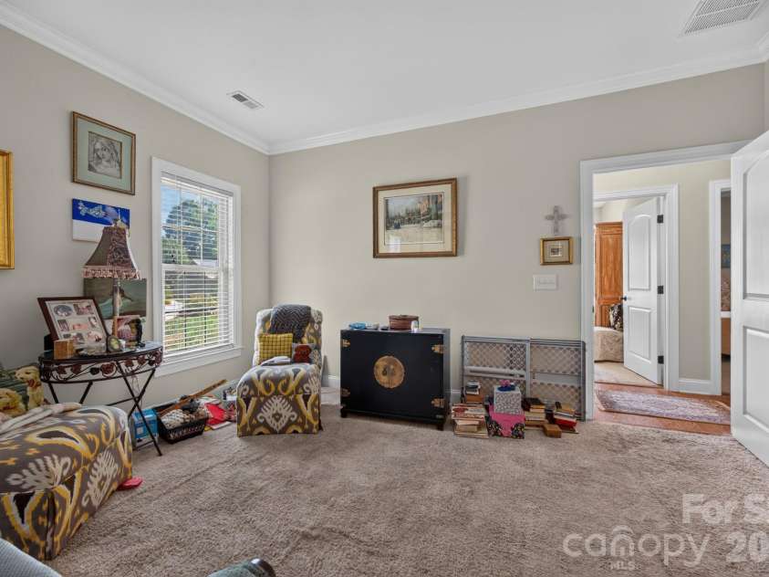 5416 Ggo Drive, Greensboro, NC 27406.  MLS# CAR4368131, YatesRealty ID 10046. 