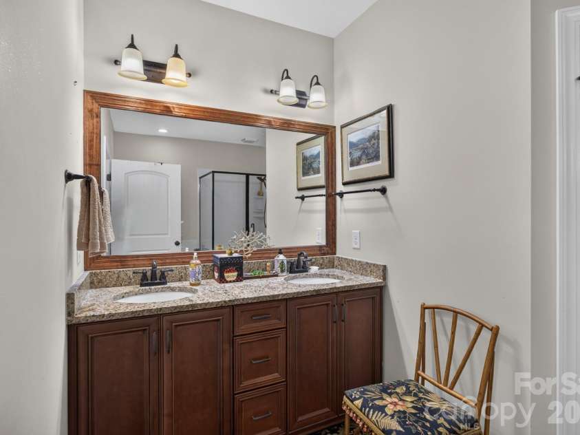 5416 Ggo Drive, Greensboro, NC 27406.  MLS# CAR4368131, YatesRealty ID 10046. 