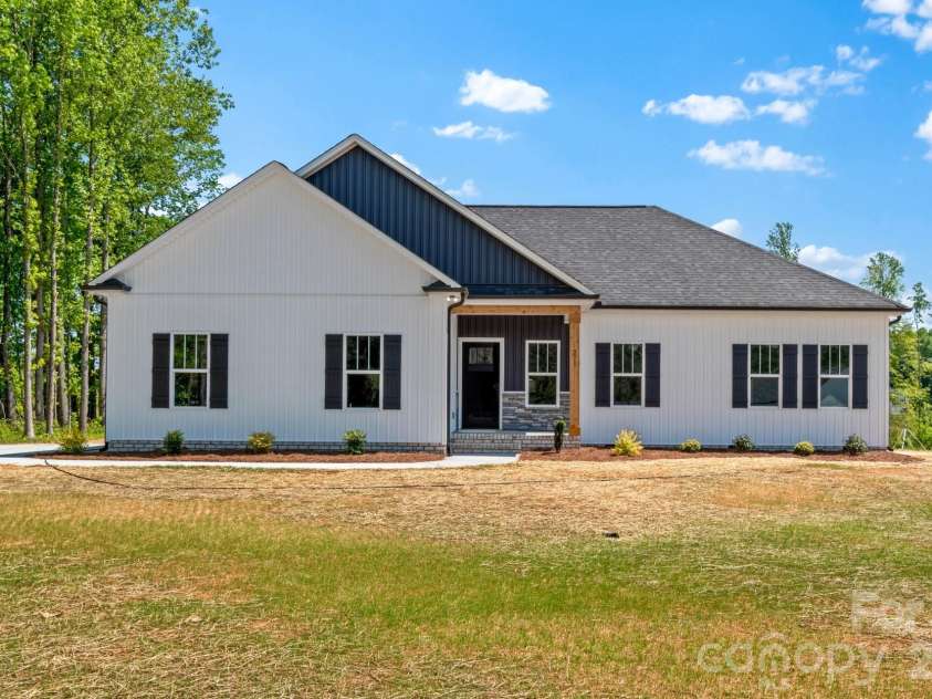 271 Stonybrook Drive, Lexington, NC 27295.  MLS# CAR4368156, YatesRealty ID 10047. 